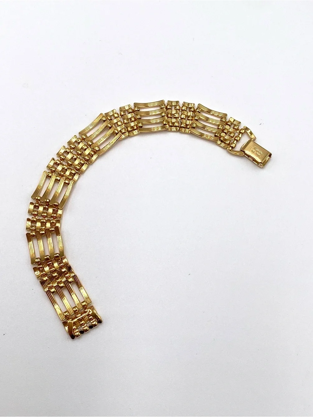 Vintage Napier Bracelet Linked Gold Tone Fold Over Clasp 7”